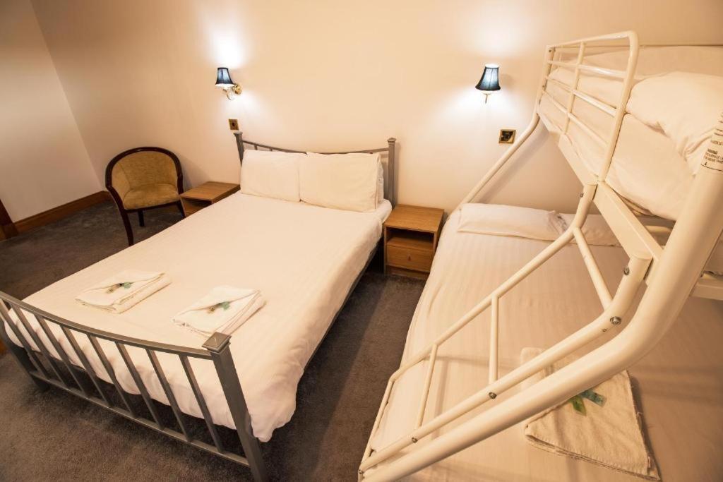 The Ben Mhor Hotel, Bar & Restaurant Grantown-on-Spey エクステリア 写真