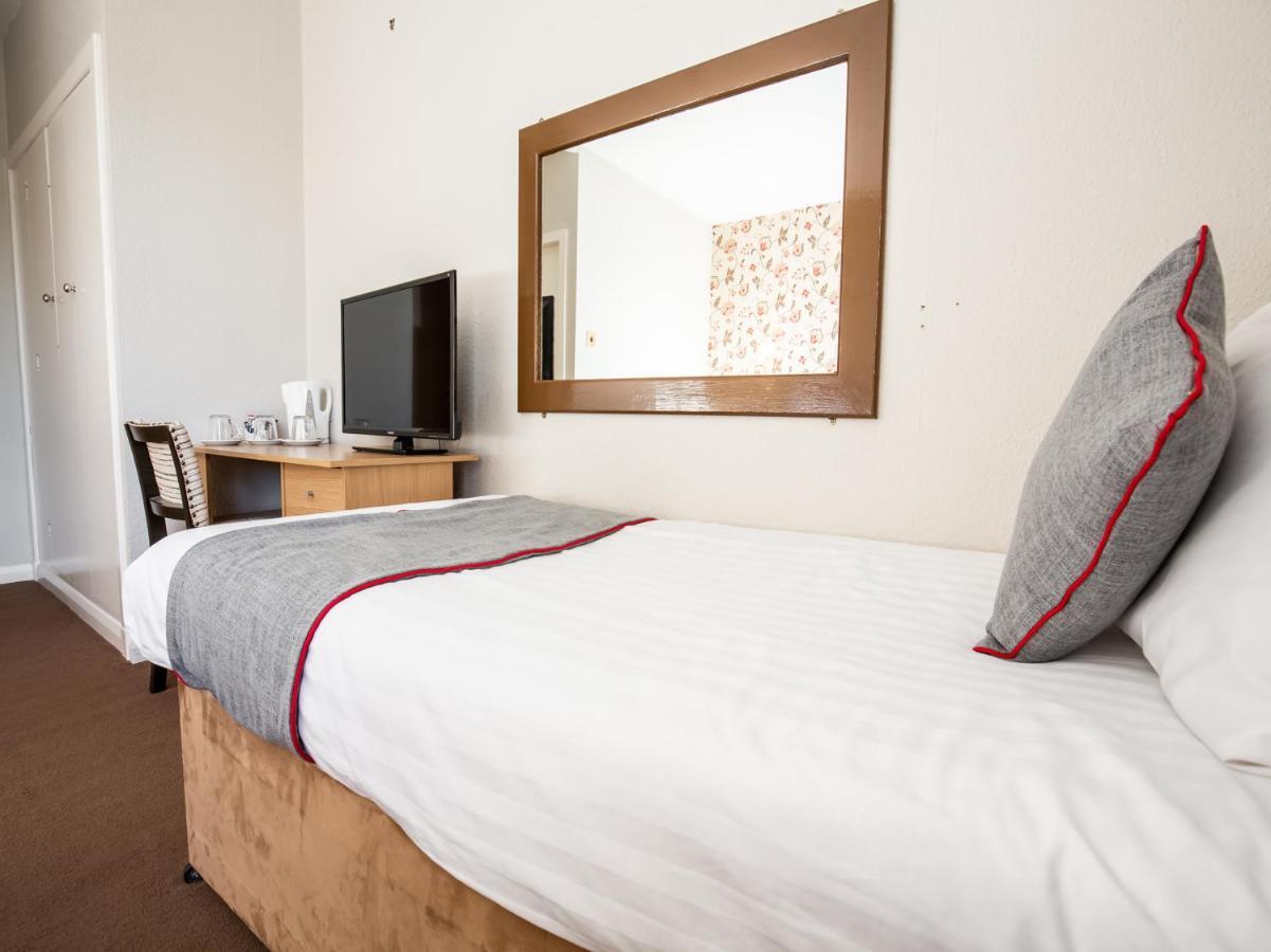 The Ben Mhor Hotel, Bar & Restaurant Grantown-on-Spey エクステリア 写真