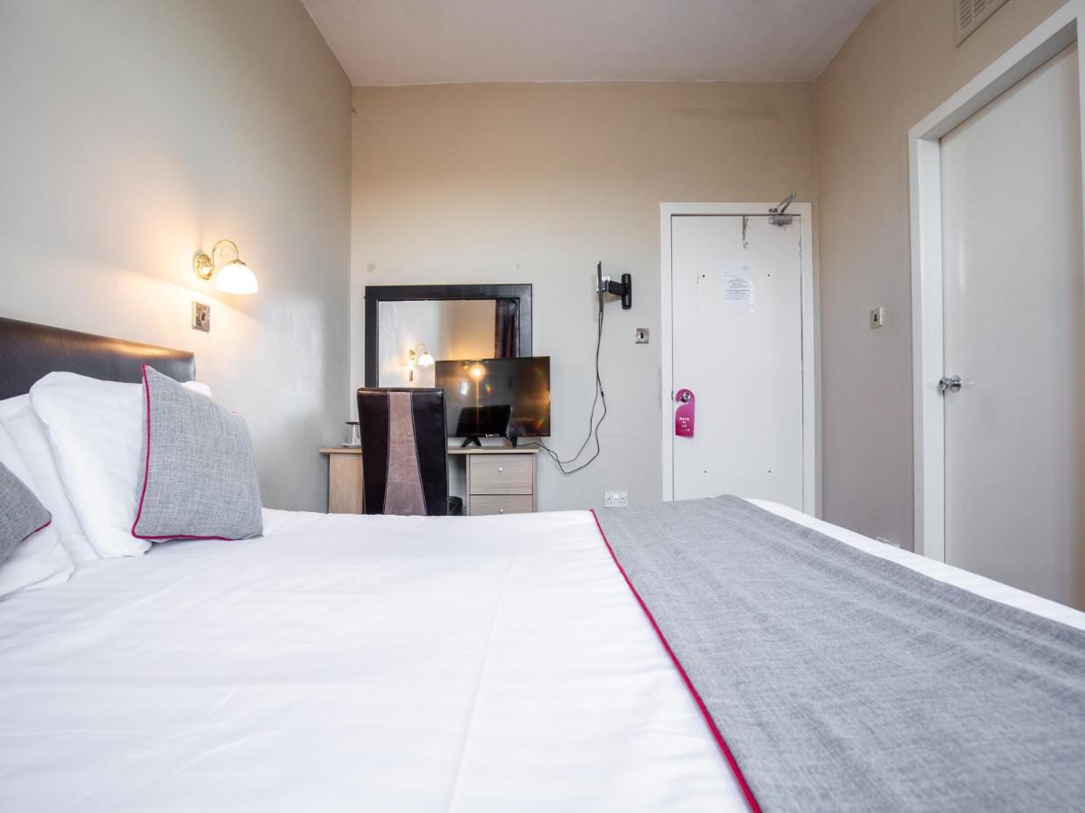 The Ben Mhor Hotel, Bar & Restaurant Grantown-on-Spey エクステリア 写真