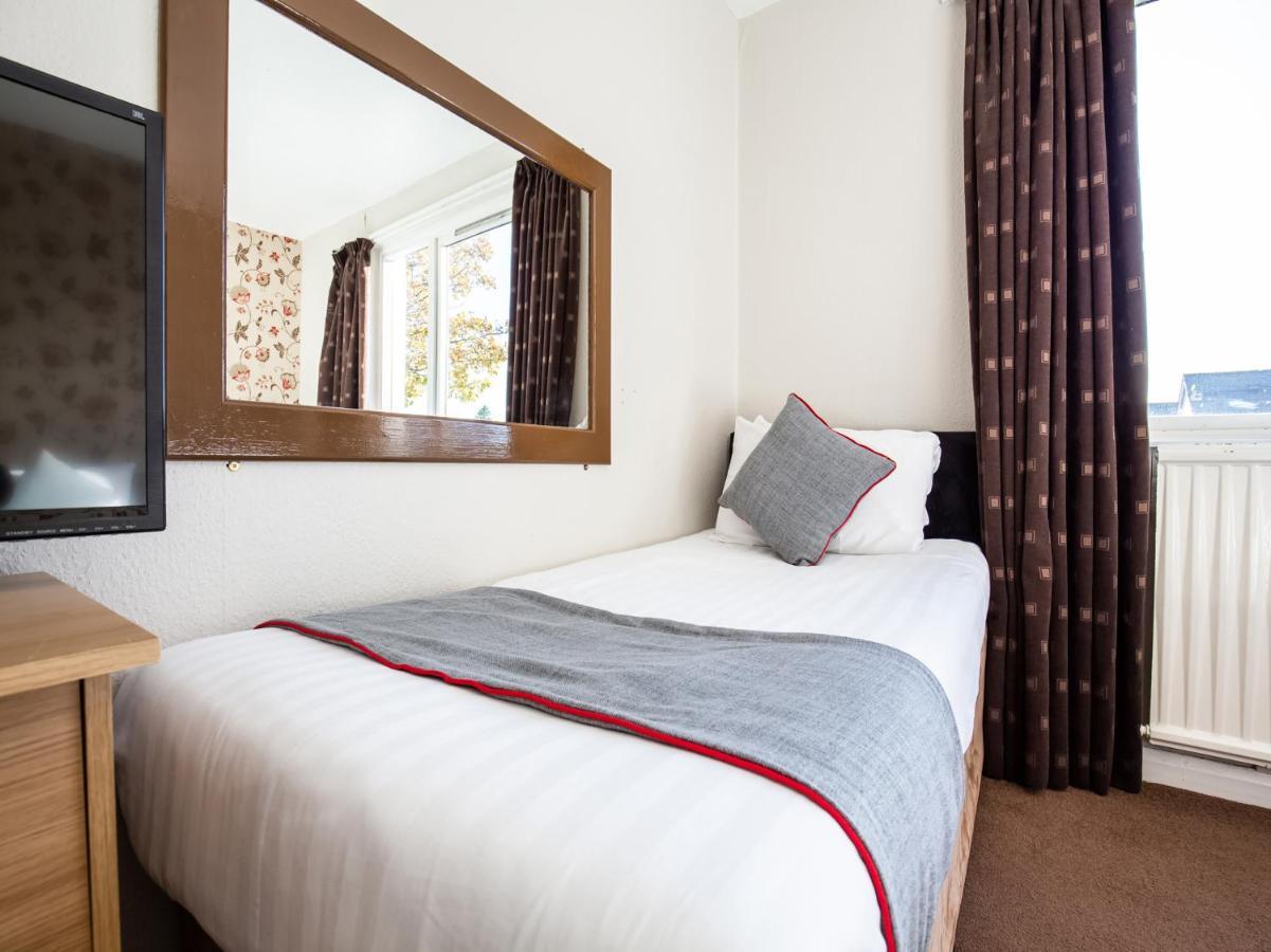 The Ben Mhor Hotel, Bar & Restaurant Grantown-on-Spey エクステリア 写真