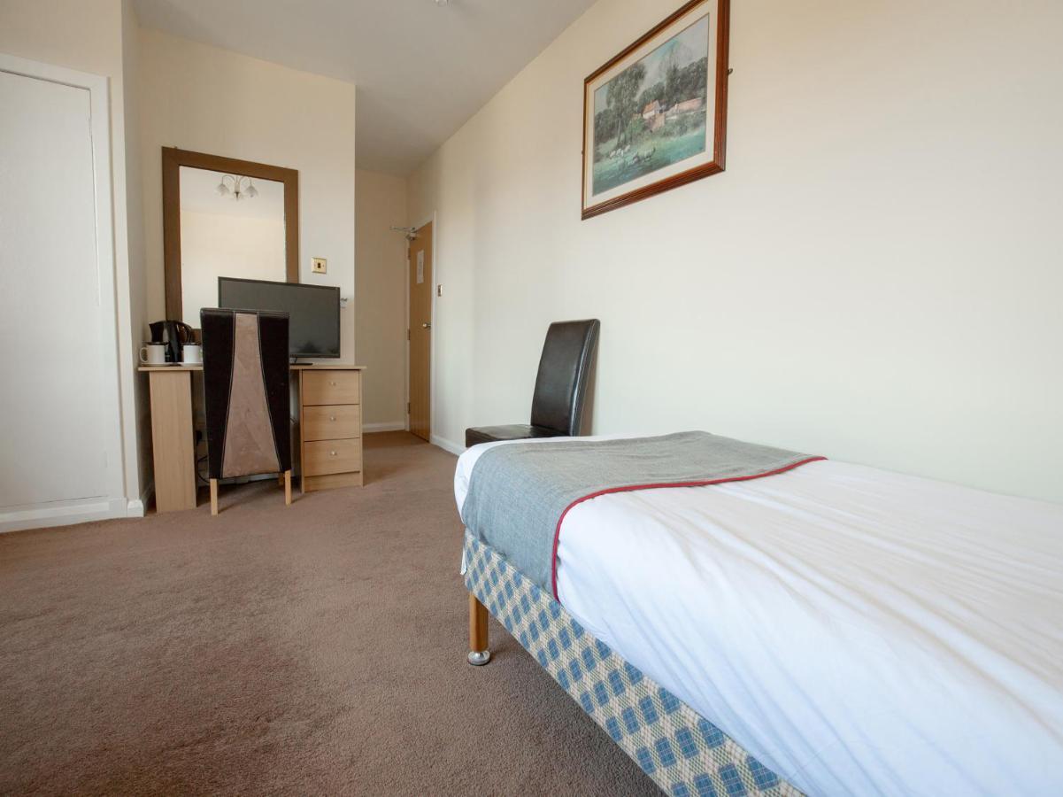 The Ben Mhor Hotel, Bar & Restaurant Grantown-on-Spey エクステリア 写真