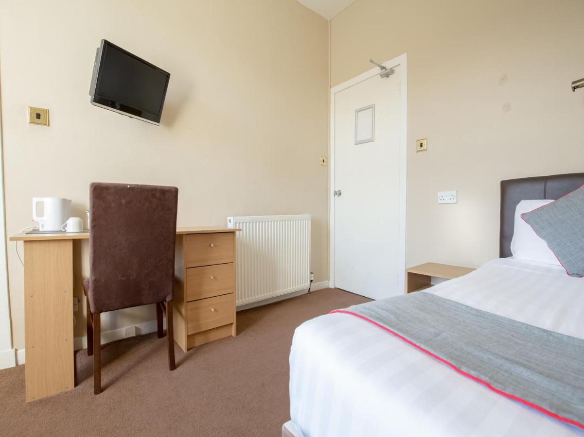 The Ben Mhor Hotel, Bar & Restaurant Grantown-on-Spey エクステリア 写真