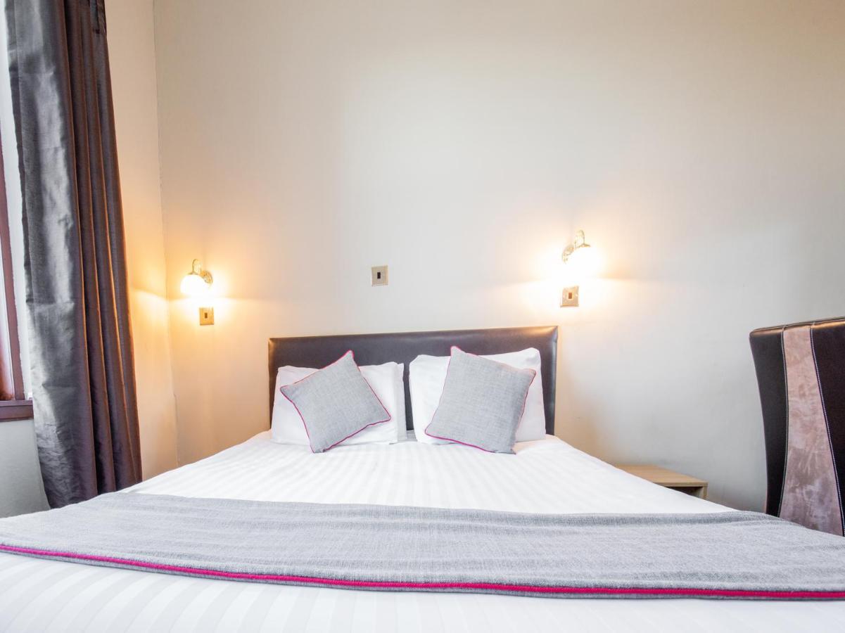 The Ben Mhor Hotel, Bar & Restaurant Grantown-on-Spey エクステリア 写真
