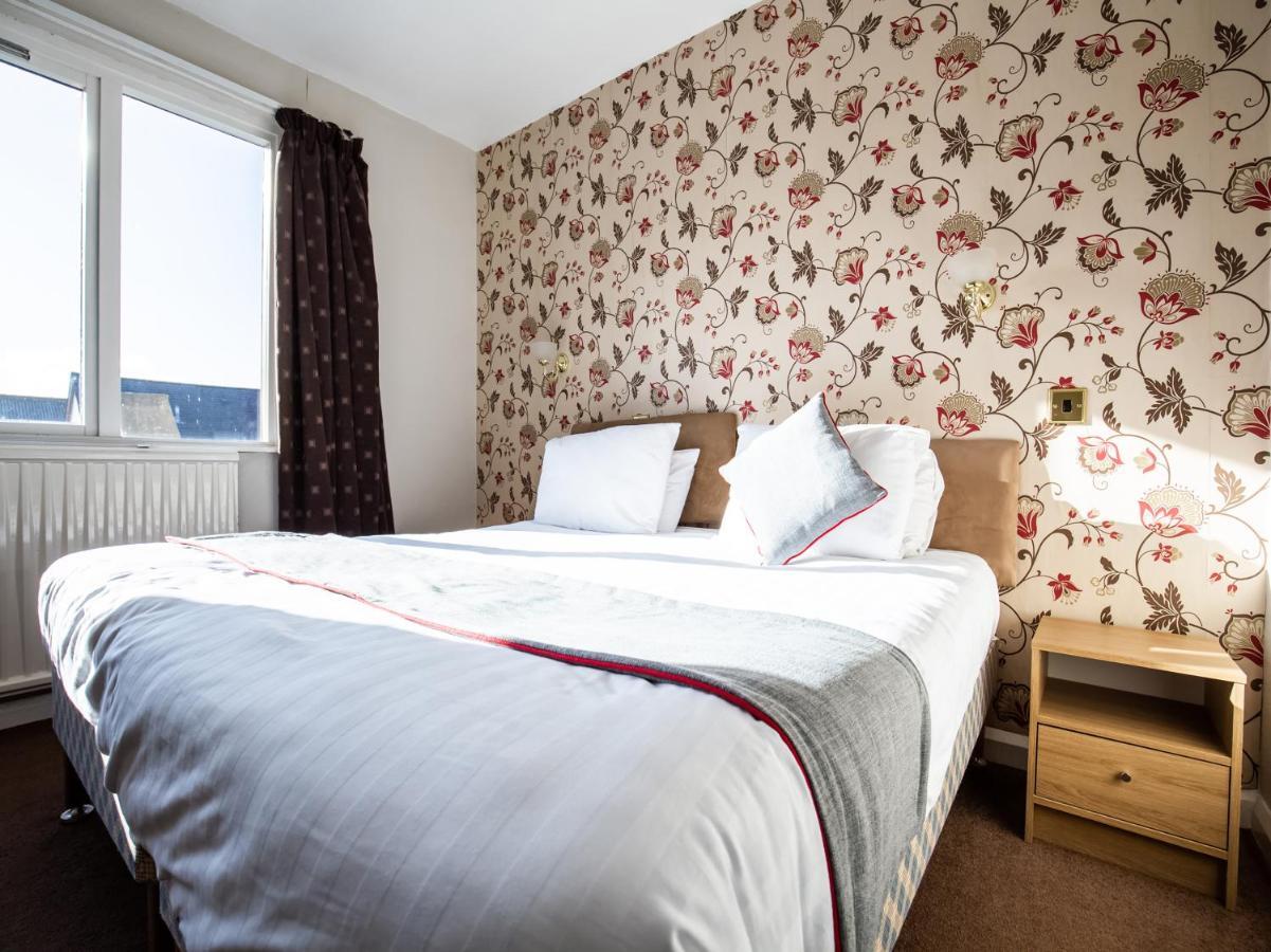 The Ben Mhor Hotel, Bar & Restaurant Grantown-on-Spey エクステリア 写真