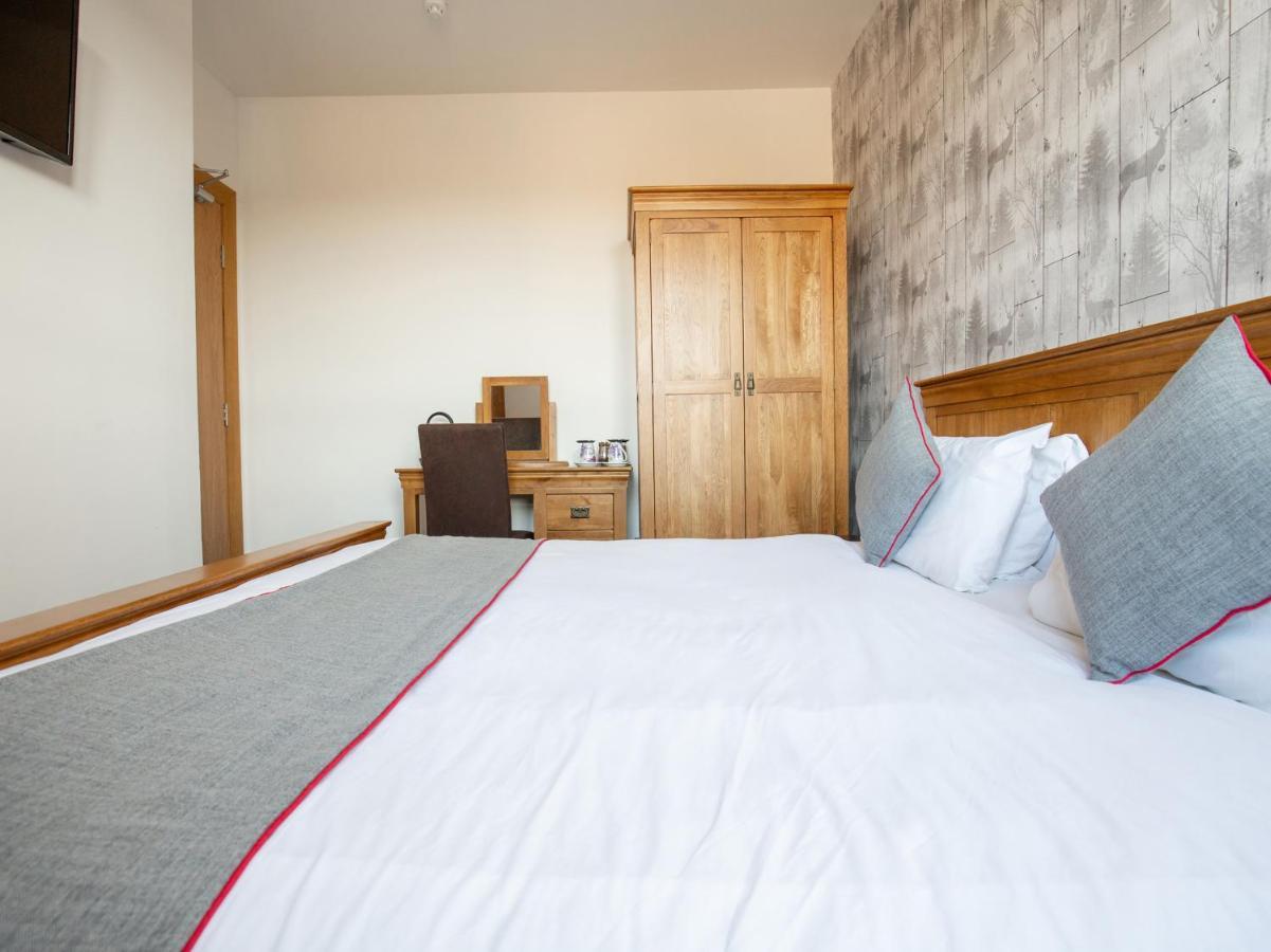 The Ben Mhor Hotel, Bar & Restaurant Grantown-on-Spey エクステリア 写真