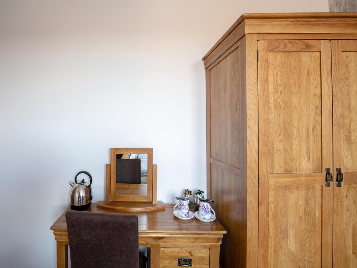 The Ben Mhor Hotel, Bar & Restaurant Grantown-on-Spey エクステリア 写真