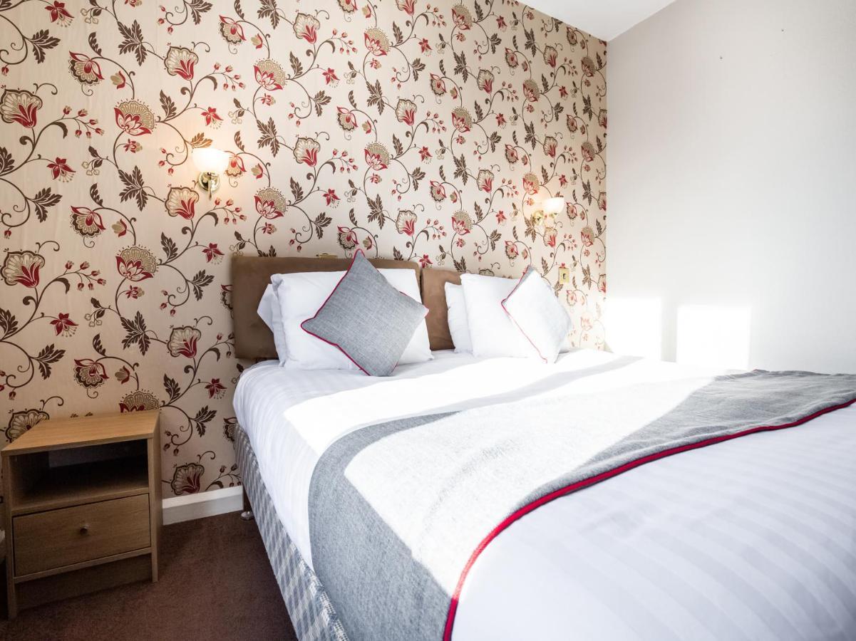 The Ben Mhor Hotel, Bar & Restaurant Grantown-on-Spey エクステリア 写真