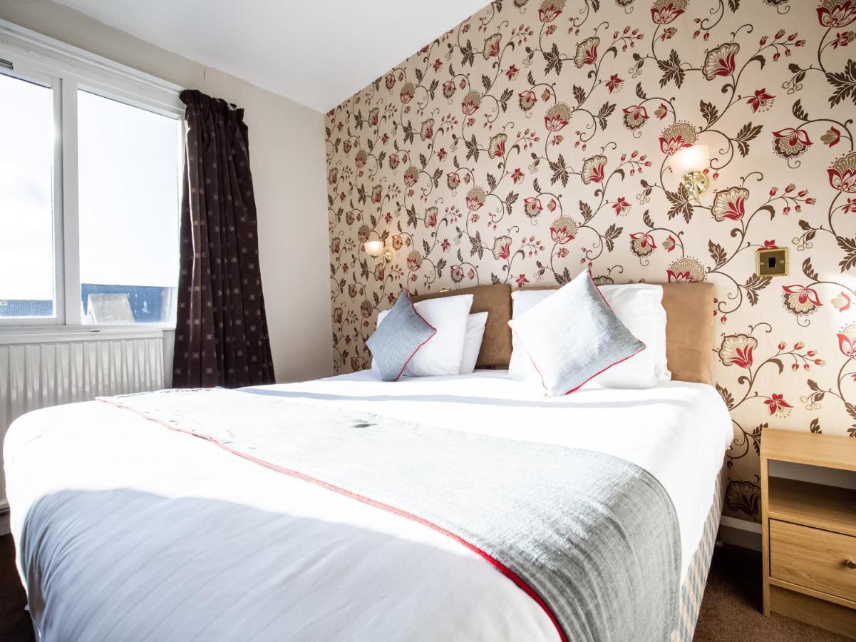 The Ben Mhor Hotel, Bar & Restaurant Grantown-on-Spey エクステリア 写真