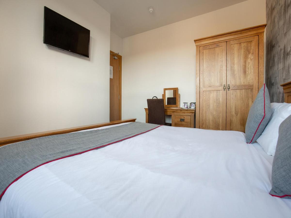 The Ben Mhor Hotel, Bar & Restaurant Grantown-on-Spey エクステリア 写真